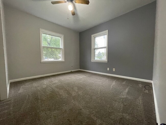 Building Photo - 2 bed, 1 bath home for rent in Waterloo