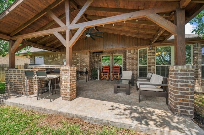 Building Photo - 912 Emerald Dove Ave