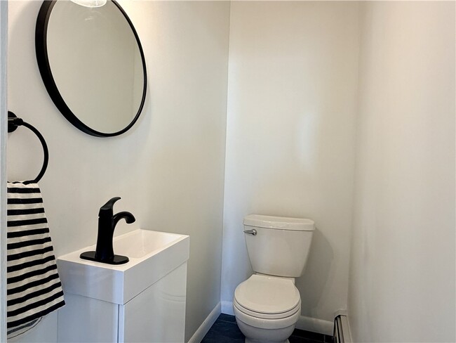 Building Photo - 6 Dietz St