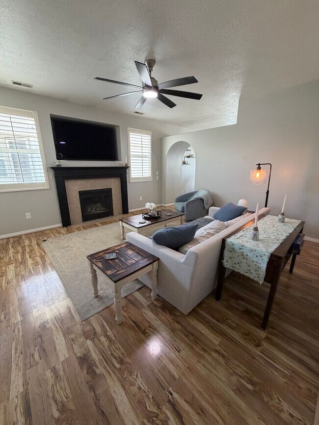 Building Photo - Charming North Salt Lake City Home!