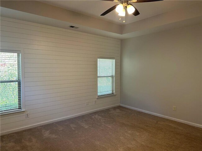 Building Photo - 403 Village View