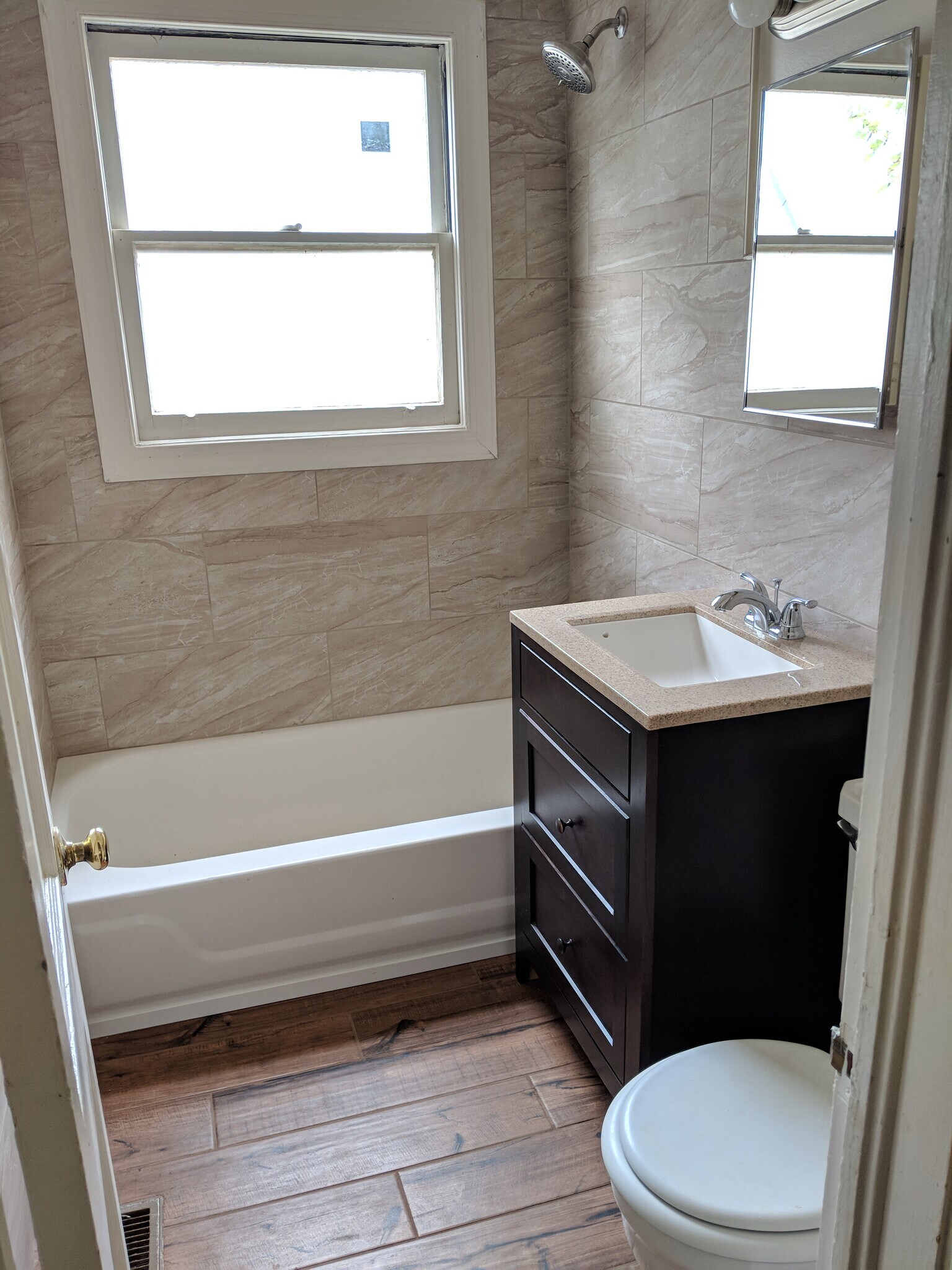 Building Photo - 218 Hillcrest Ave