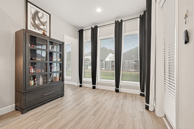 Building Photo - 2806 Sycamore Wood Trce