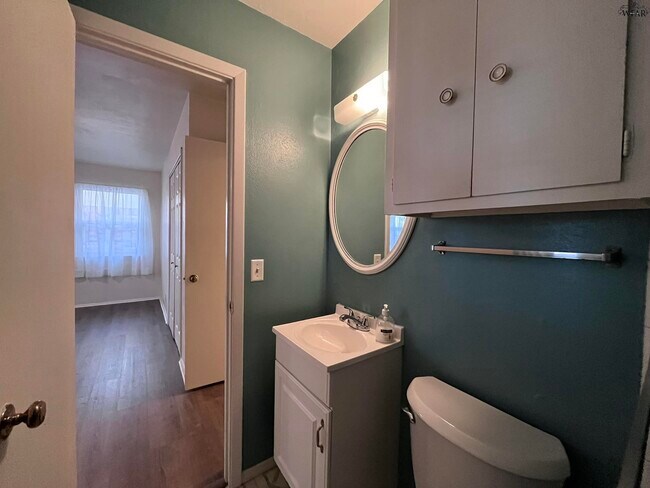 Building Photo - 4723 N Shore Dr