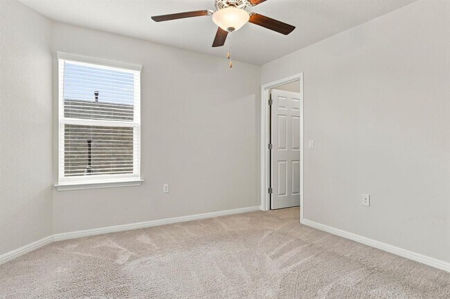 Building Photo - 609 Falkland Trace