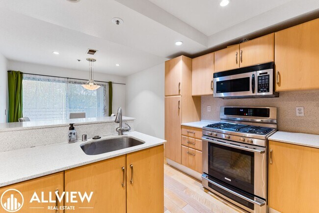 Building Photo - Fully Furnished Condo (2 Bed/2 Bath + Den) Nestled in the Coveted Newport Heights Community!