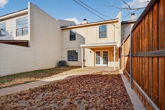 Building Photo - 3222 Preston Dr