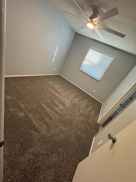 Building Photo - 10421 W Puget Ave