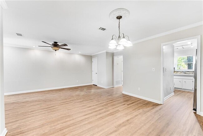 Building Photo - 1420 Old Virginia Ct SE