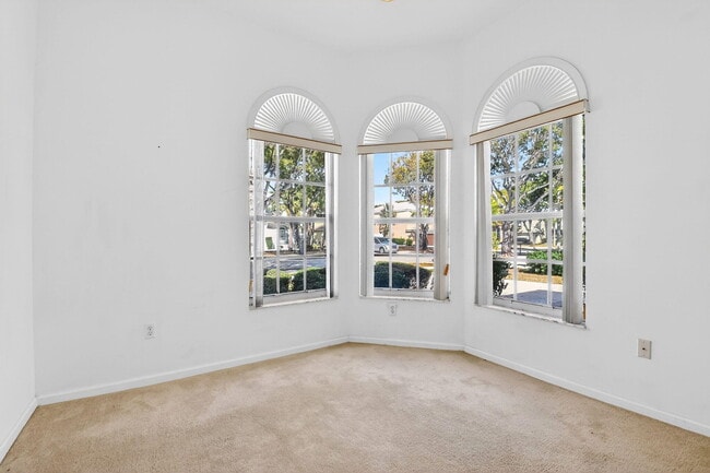 Building Photo - 2431 Westmont Dr