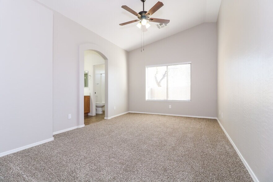 Building Photo - 15057 N Gil Balcome Ct