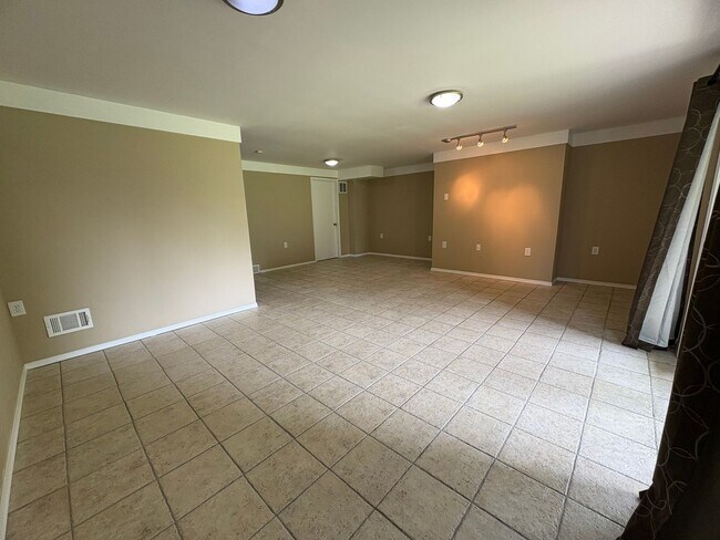 Building Photo - 2 Bedroom 2.5 Bathroom in Hummelstown!