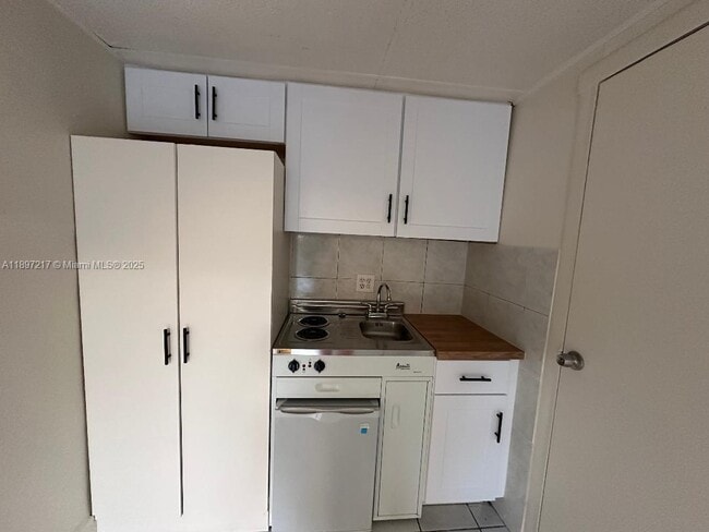 Building Photo - 1956 Lincoln St