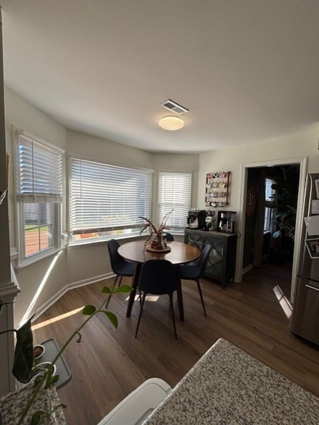 Building Photo - Glenwood