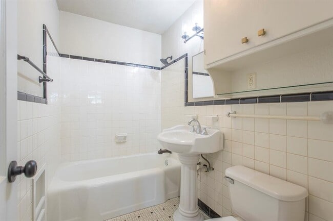 Building Photo - 2928 NW 33rd St