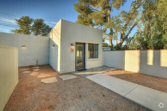 Building Photo - New Built, Near UofA 2 Bed 2 Bath