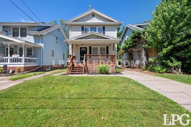 Primary Photo - 3627 Burton Ave