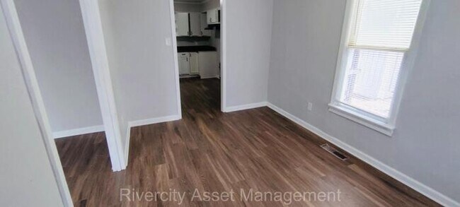 Building Photo - Gorgeous home is Frayser!!!!
