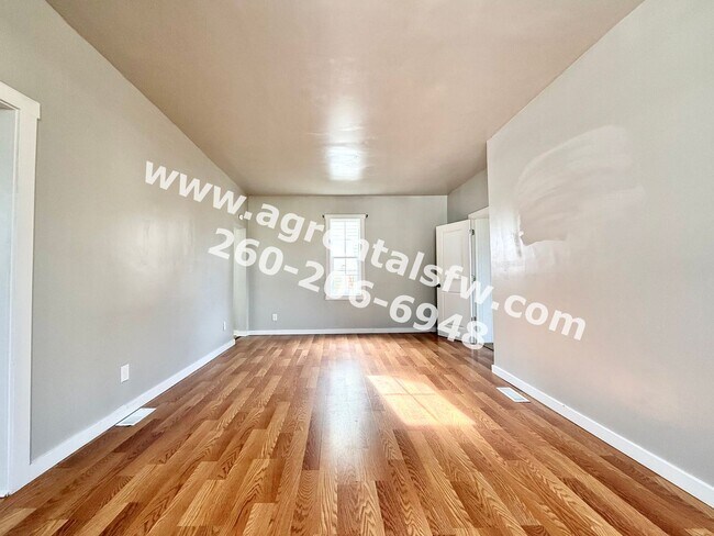 Building Photo - 1915 Ellen Ave