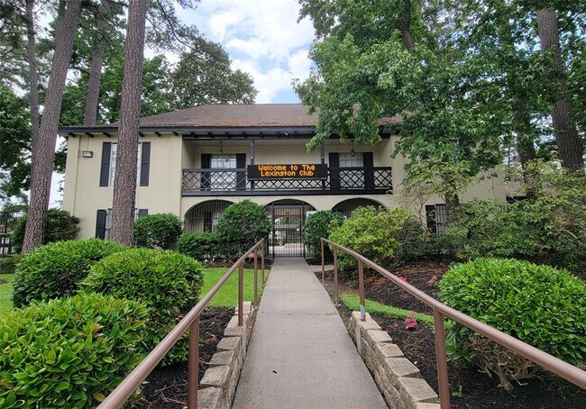 Building Photo - 2502 Knollbrook Ln