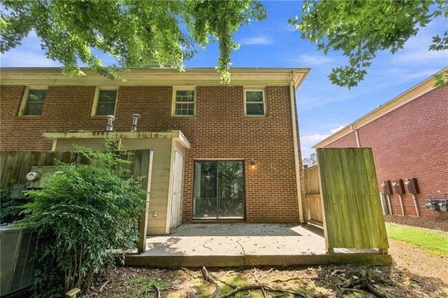 Building Photo - 136 Sterling Ct