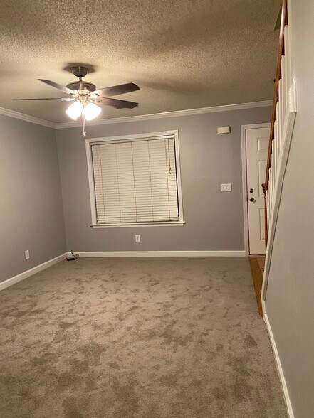 Building Photo - 104 Kimeran Ln