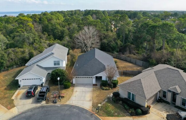 Building Photo - Beautiful 4-Bedroom Home in Gated Emerald ...