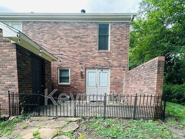 Building Photo - 132 Durwood Rd