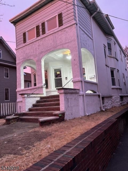 Primary Photo - 203 Main St
