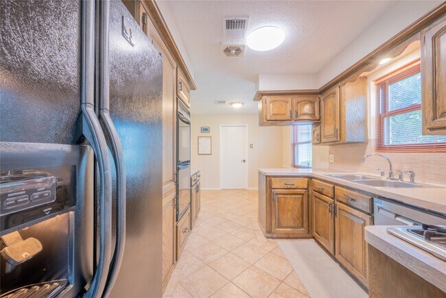 Building Photo - 9202 Benning Dr