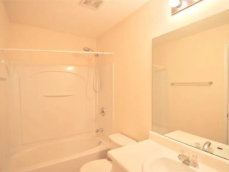 Building Photo - 246 Azalea Cir