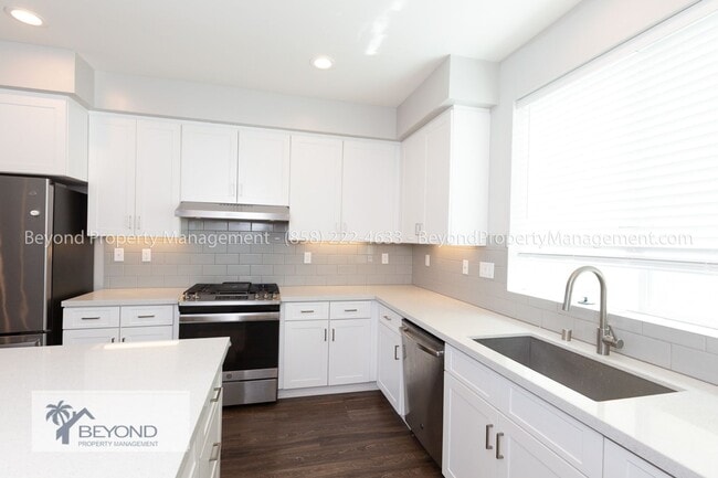 Building Photo - ****  OCEAN VIEWS -3 STORY- RETREAT- ROOF ...