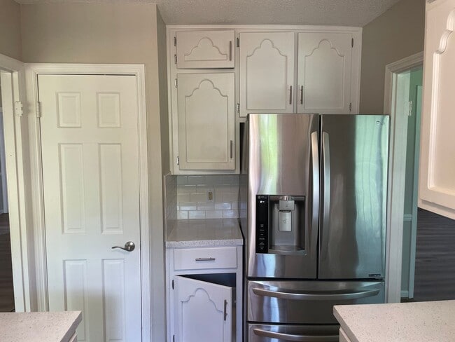 Building Photo - For Rent