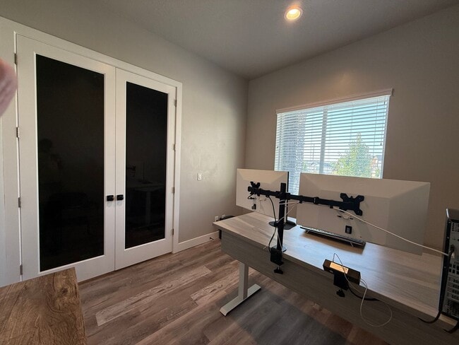 Building Photo - Luxury 7-Bedroom Home with Office, Dayligh...