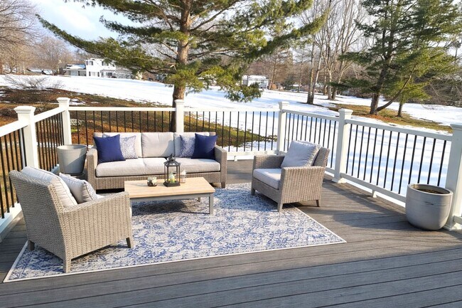 Building Photo - 2568 Sun Terrace Dr