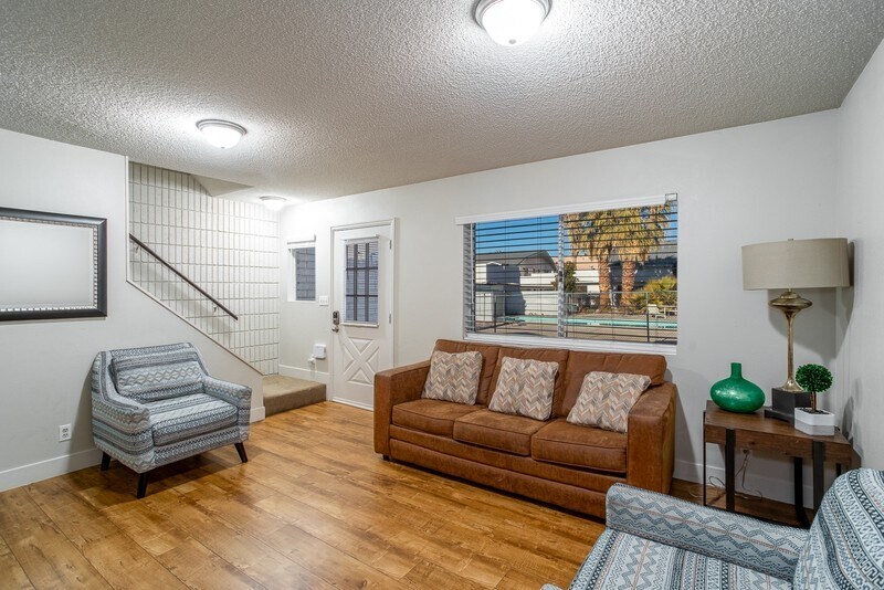 Building Photo - 781 N Valley View Dr