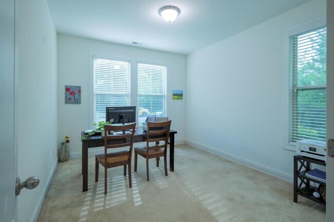 Building Photo - 411 Alamosa Pl