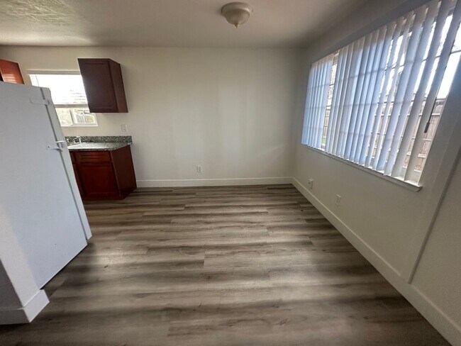 Building Photo - 1948 Country Club Ct