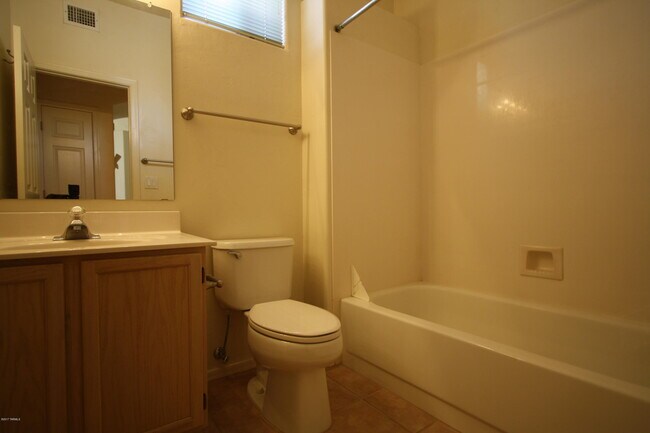 Building Photo - 1260 W Hopbush Way