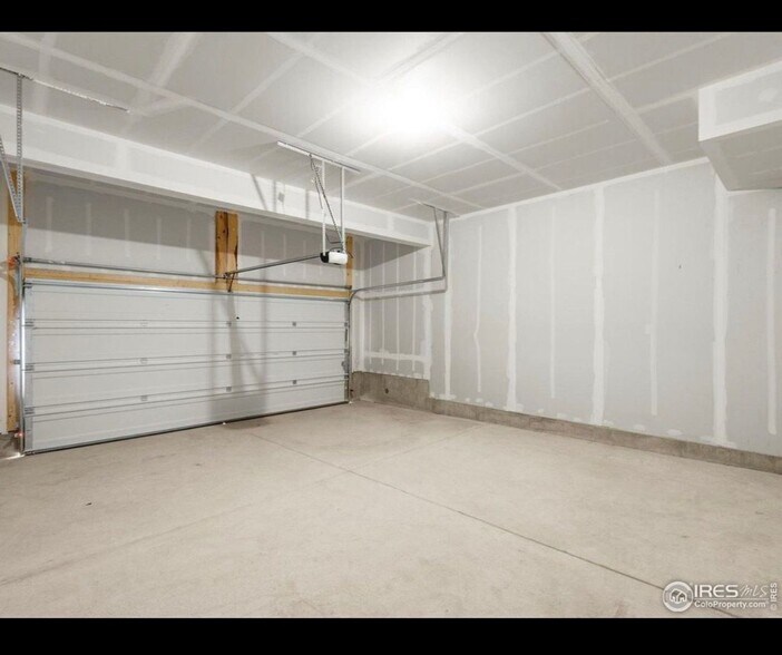 Building Photo - 612 98th Ave