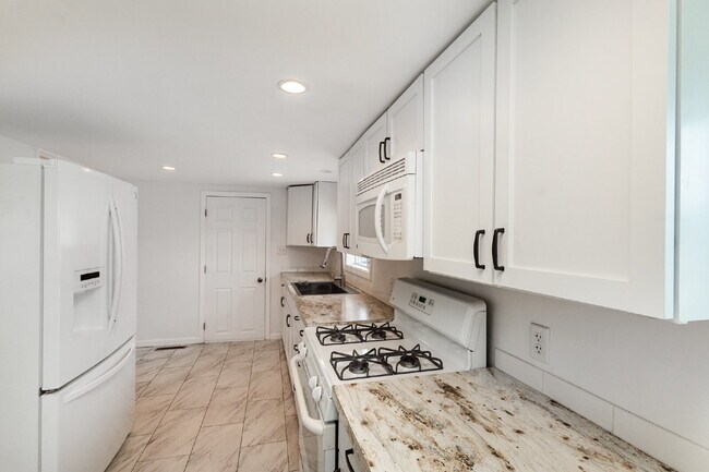 Building Photo - Charming 3-Bedroom Retreat with Pole Barn - $2000/Month