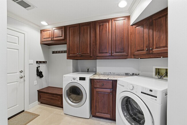 Building Photo - 4600 Huisache St