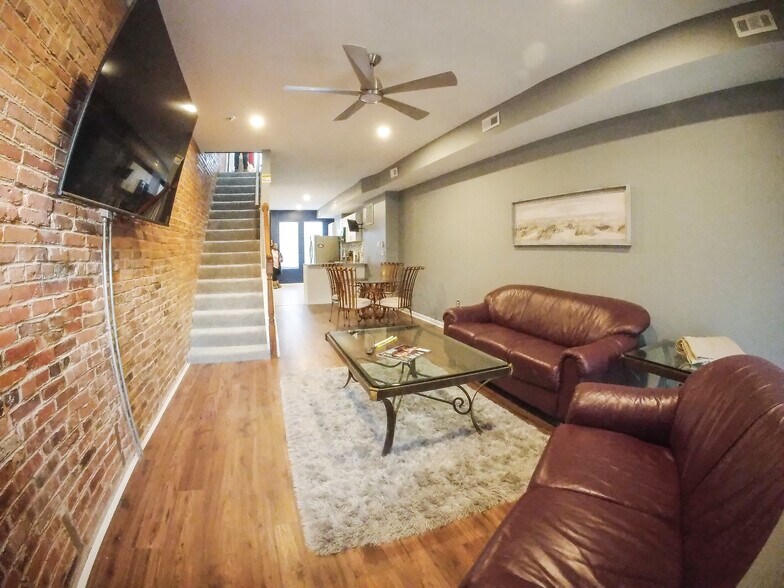 Building Photo - 819 N Montford Ave