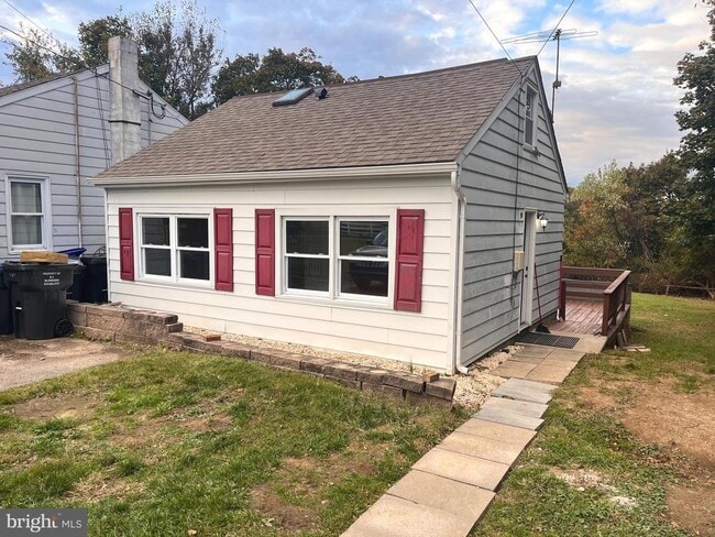 Building Photo - 2055 W Chester Rd