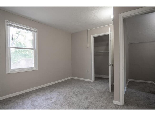 Building Photo - 608 7th Ave S