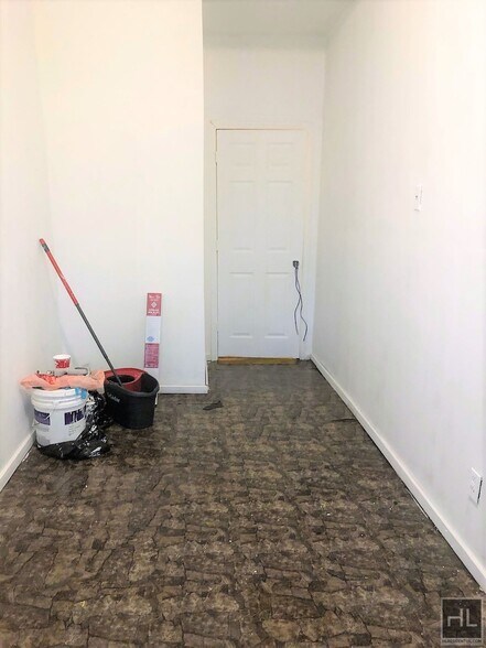 Building Photo - 444 Halsey St