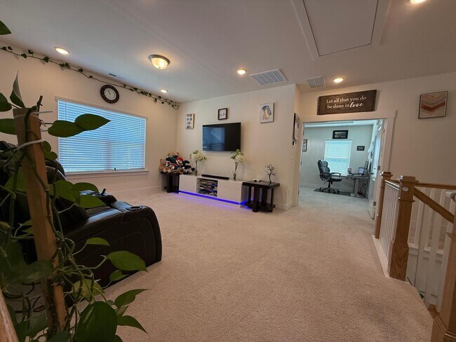 Building Photo - 113 Gabbro Pl