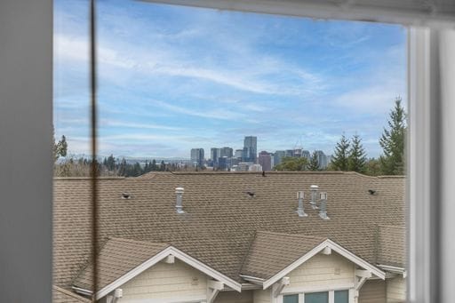 Building Photo - Move-in ready! Large four bedroom home!