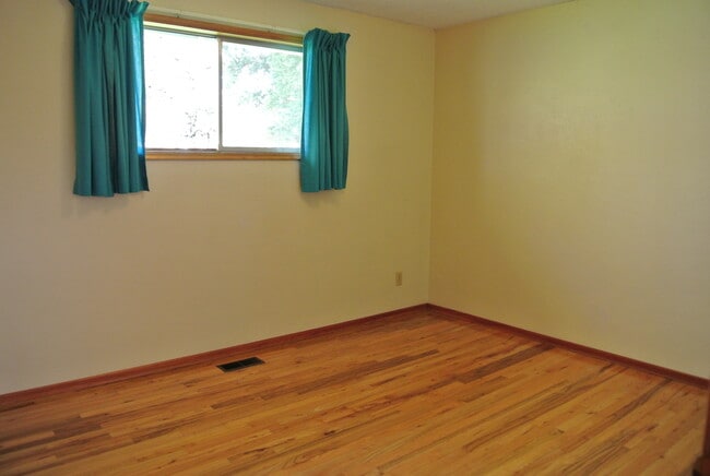 Building Photo - Conveniently Located 3 Bedroom Ranch Style Home with Large Fenced Backyard