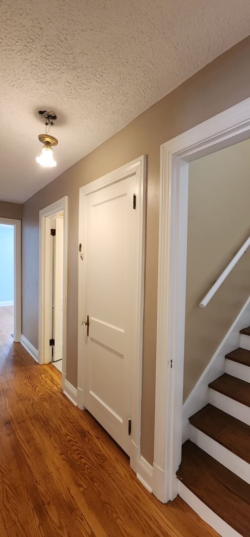 Building Photo - Welcome to this charming 3-bedroom, 2-bath...